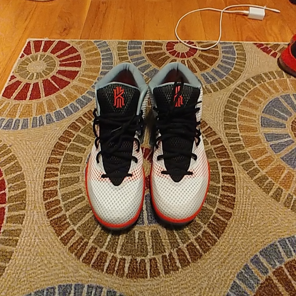 Nike basketball shoe